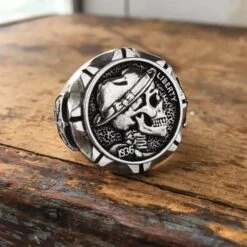 Signet Skull Ring(Signet Skull Ring) -Crewskull signet skull ring 320