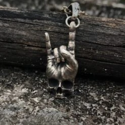 Skull Hand Necklace "Middle Finger"(Skull Hand Necklace Middle Finger) -Crewskull skull hand necklace middle finger 329